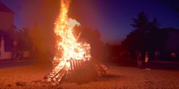 El fuego iluminará hoy la noche más corta del año