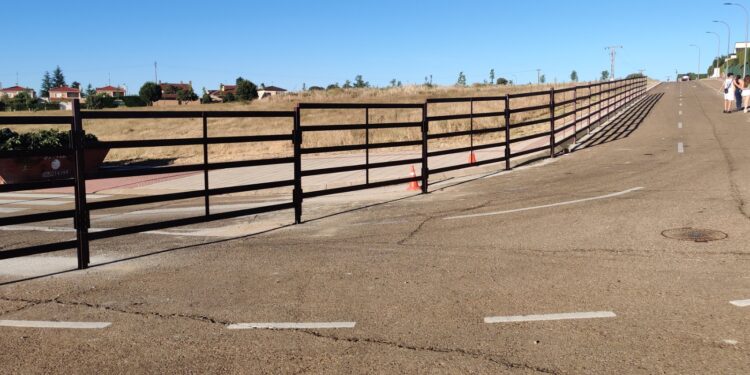 Comienza el montaje de las talanqueras para cerrar el recorrido del encierro