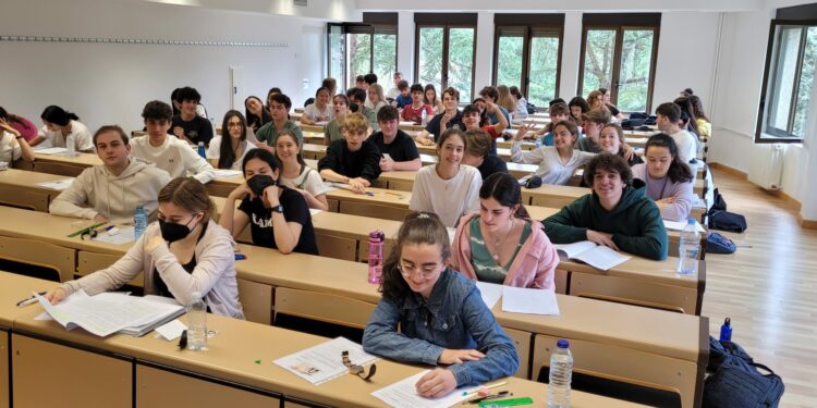Jornada de nervios e incertidumbre para los más de 2800 alumnos participantes en la EBAU
