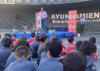 El Ayuntamiento reconoce el esfuerzo y los logros deportivos de la Unión Deportiva Santa Marta