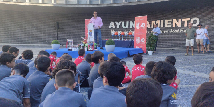 El Ayuntamiento reconoce el esfuerzo y los logros deportivos de la Unión Deportiva Santa Marta