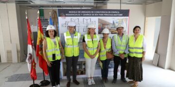 La consejera Isabel Blanco visita las obras de la residencia Puente Ladrillo que «estará finalizada antes de que termine 2022»