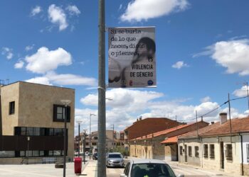 Villares ya luce las banderolas contra la violencia de género que reflejan que es un Municipio Tolerancia Cero contra el Maltrato