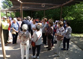Los mayores podrán asistir a los café tertulia para combatir la soledad