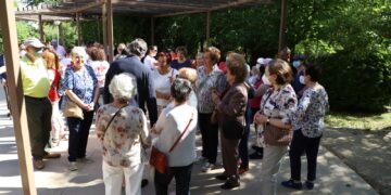 Los mayores podrán asistir a los café tertulia para combatir la soledad