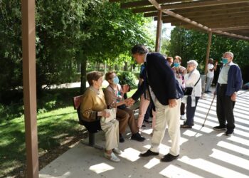 El Ayuntamiento retoma los homenajes a las personas centenarias y a las que alcanzan las bodas de oro