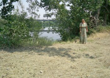 Santa Marta limpia y desbroza la ribera del río Tormes a su paso por La Fontana