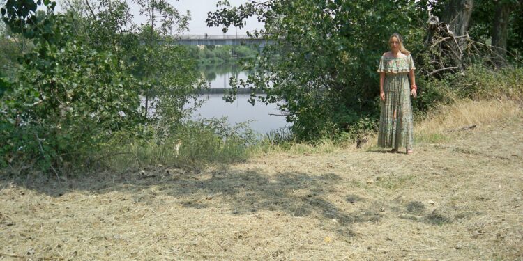 Santa Marta limpia y desbroza la ribera del río Tormes a su paso por La Fontana