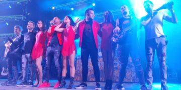 El grupo ‘Cañón’ y la noche más festiva del año congregan a miles de jóvenes en Santa Marta