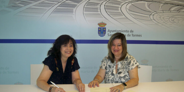 Los mayores de Santa Marta podrán arreglar su ropa a precios reducidos gracias al convenio firmado por el Ayuntamiento