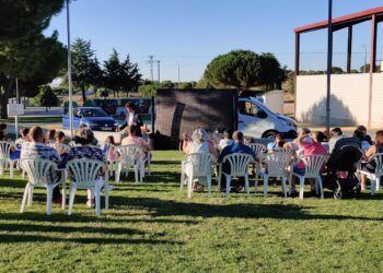 Los trucos, la magia y el humor convierten a Carrascal de Barregas en el ‘Parque Mágico’