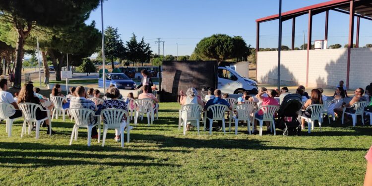 Los trucos, la magia y el humor convierten a Carrascal de Barregas en el ‘Parque Mágico’