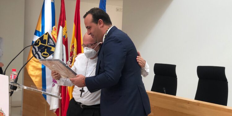 El obispo Julio Parrilla pregona en Santa Marta, su patria chica