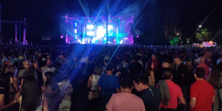 ‘La Huella’ cierra las fiestas de Santa Marta con un espectáculo musical de primer nivel