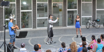 ‘Marteatrando’ se despide de las fiestas de Santa Marta con la función ‘El alquimista de sonidos’