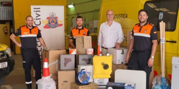 Los voluntarios de Protección Civil de Santa Marta reciben el material solicitado a la Junta de Castilla y León