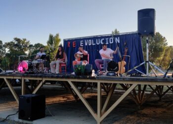Los ritmos de Nereida llenan de flamenco el atardecer en la Isla del Soto