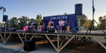 Los ritmos de Nereida llenan de flamenco el atardecer en la Isla del Soto