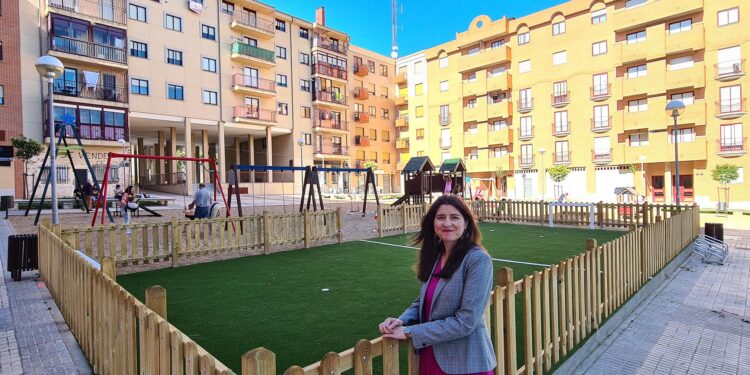 El Ayuntamiento rehabilita la Plaza de Francisco Botello de Moraes con una inversión de 40.000 euros