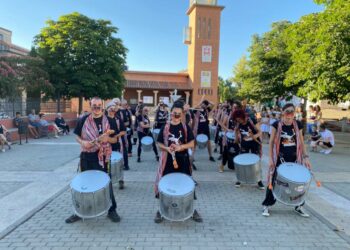Los niños y mayores disfrutan de los talleres y los ritmos que marca la II Semana del Comercio de Santa Marta
