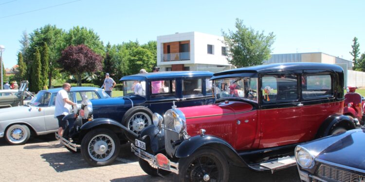 Un Delaunay Bellevill 28, un Mercedes Simplex o un Hispano Suiza 20/30 son algunas de la joyas expuestas en el Museo de Historia de la Automoción