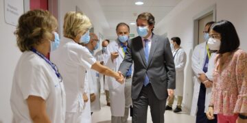Fernández Mañueco anuncia en Salamanca una inversión de 55,6 millones para los hospitales de Castilla y León