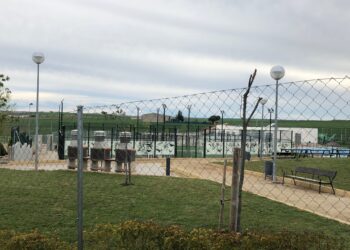 La retirada del merendero y las barbacoas de las piscinas aumentará la zona de césped para los bañistas