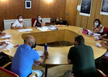 El convenio con el Obispado permitirá la limpieza y el acondicionamiento de la espadaña de la iglesia tras más de un año de espera