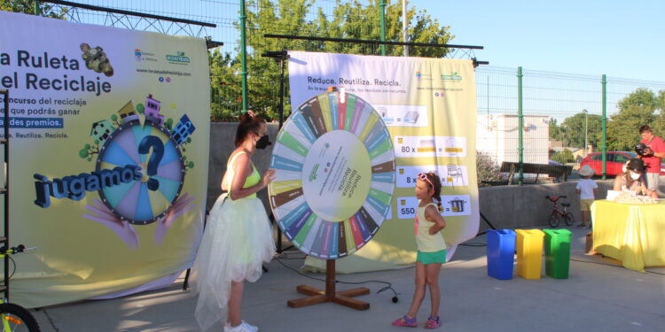 Los vecinos de Aldeatejada se suman al cuidado y protección del medio ambiente con ‘La Ruleta del Reciclaje’