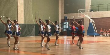 Las majorettes vuelven a ‘enganchar’ en Carbajosa con sus habilidades y coordinados movimientos