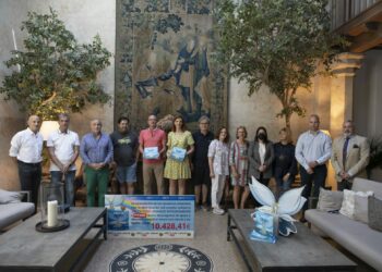 El cuento infantil Arcogriris recauda 10.428 euros que dona íntegramente a la lucha contra el cáncer infantil