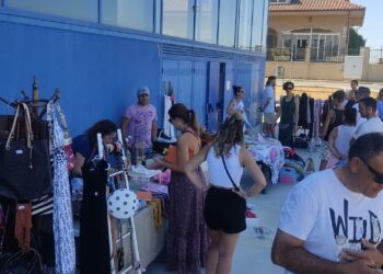 Los vecinos de Monterrubio aprenden a reutilizar y dar una segunda vida a la ropa y objetos de casa