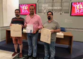 La Diputación recupera la costura y el bordado tradicional en la calle con ‘Pueblos al Fresco’ en 18 municipios