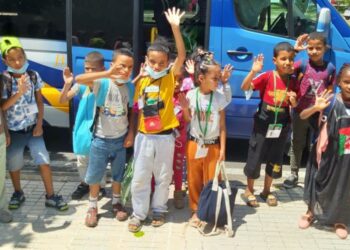 Ilusión y sonrisas para comenzar una experiencia lejos del desierto y las condiciones extremas