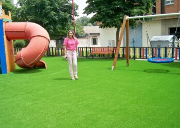 Los niños santamartinos ya pueden volver a jugar en el renovado parque de la plaza del Ángel