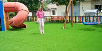 Los niños santamartinos ya pueden volver a jugar en el renovado parque de la plaza del Ángel