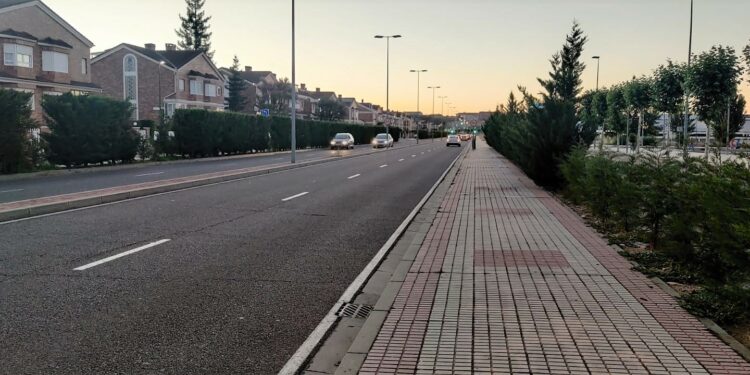 La avenida de La Serna permanecerá cerrada al tráfico del puente Juan Carlos I a la rotonda de la Base Aérea de Matacán hasta el día 24 en horario nocturno