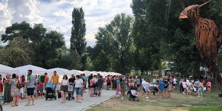 El público vuelve a llenar la Isla del Soto en la última jornada de la Semana del Comercio