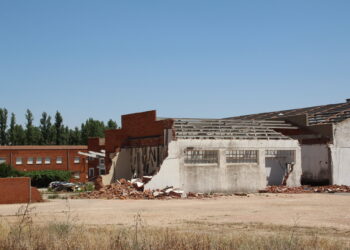 Comienza el esperado derribo del matadero que deja vía libre al desarrollo urbanístico de un nuevo sector residencial