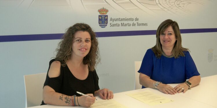 Renovado el convenio para que los mayores de Santa Marta cambien su imagen con precios reducidos en el servicio de peluquería