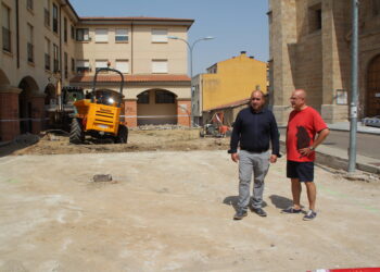 La plaza de la Iglesia se convertirá en nuevo punto de convivencia para los vecinos de Villares a partir de agosto
