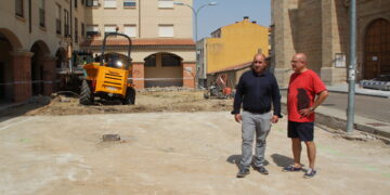 La plaza de la Iglesia se convertirá en nuevo punto de convivencia para los vecinos de Villares a partir de agosto
