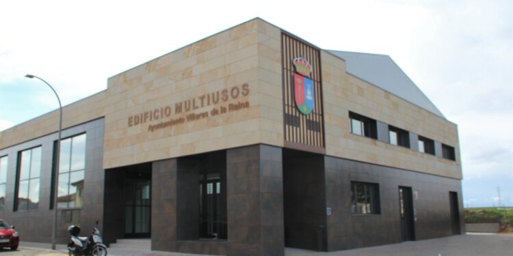 Villares muestra la rehabilitación del nuevo Edificio Multiusos para promocionar uno de los principales proyectos ejecutados en esta legislatura