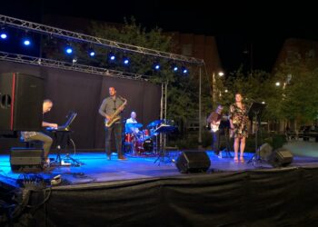 Noche de boleros y música instrumental para continuar con el arte escénico de ‘Volatiritormes’