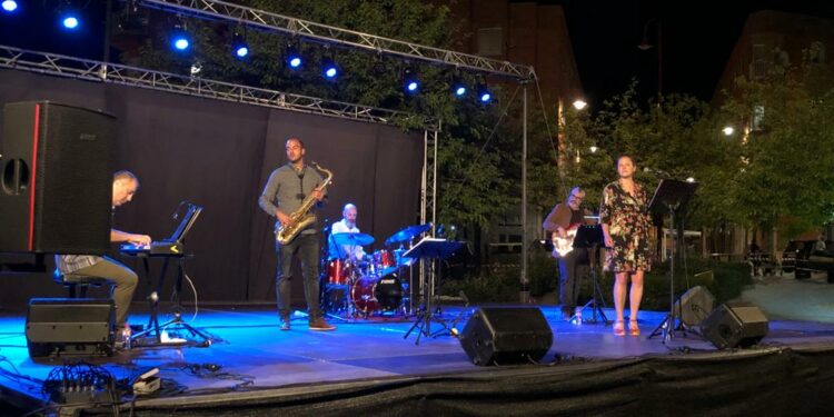 Destruir cultura latitud Noche de boleros y música instrumental para continuar con el arte escénico  de 'Volatiritormes' - Salamanca Diario