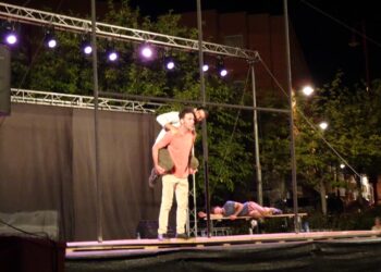 Más de 400 espectadores en el espectáculo de circo contemporáneo de Compagnie Daraoma del Festival ‘Volatiritormes’