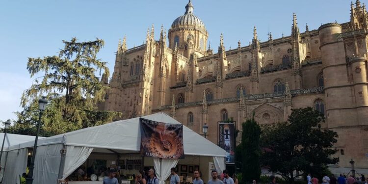 La Feria del Barro reúne a dieciocho artesanos en la Plaza de Anaya