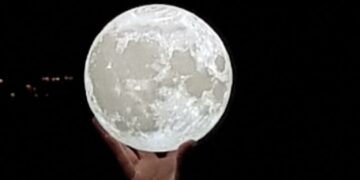 Observación astronómica para ver la configuración planetaria del Cielo de Salamanca