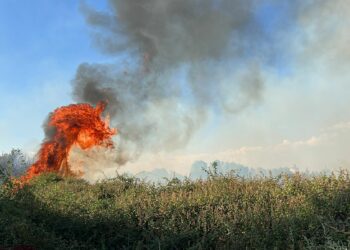 Un incendio originado en uno de los túneles de la A-50 hace saltar las alarmas en Santa Marta