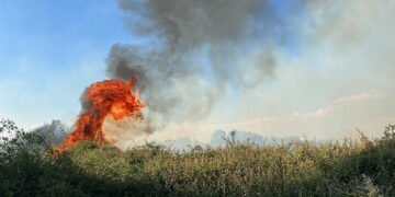 Un incendio originado en uno de los túneles de la A-50 hace saltar las alarmas en Santa Marta